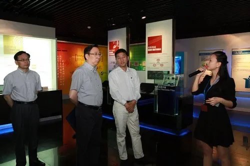 江苏省财政厅的领导信息