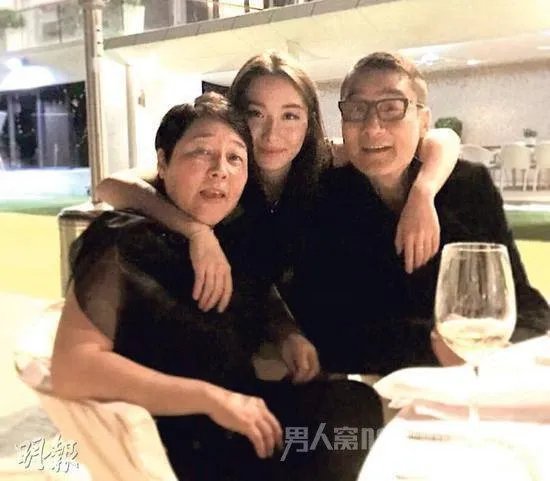 梁家辉妻子的旧照曝光了吗？