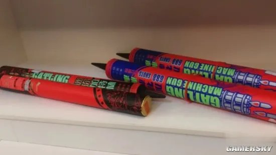 网红烟花“加特林”威力有多大？消防实测：花火能飞到6层楼高