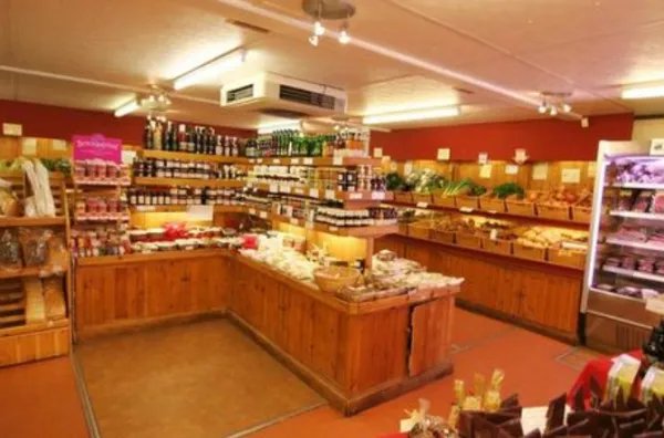 想开家零食店，加盟的好还是自己进货好？