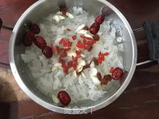 银耳糖水