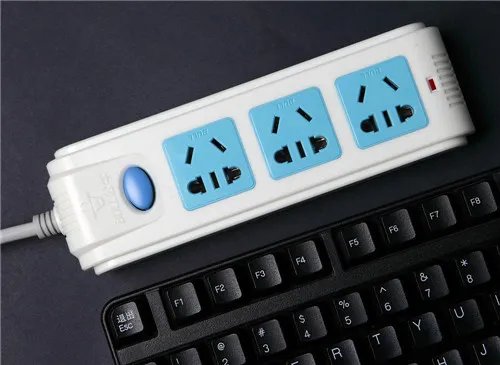 公牛插座怎么拆开