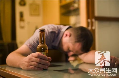 喝酒脸红是什么原因造成的