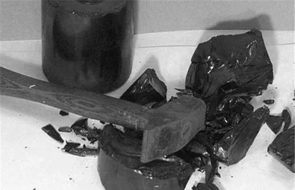 历时近一个世纪还没结束的沥青滴漏实验是想证明什么？