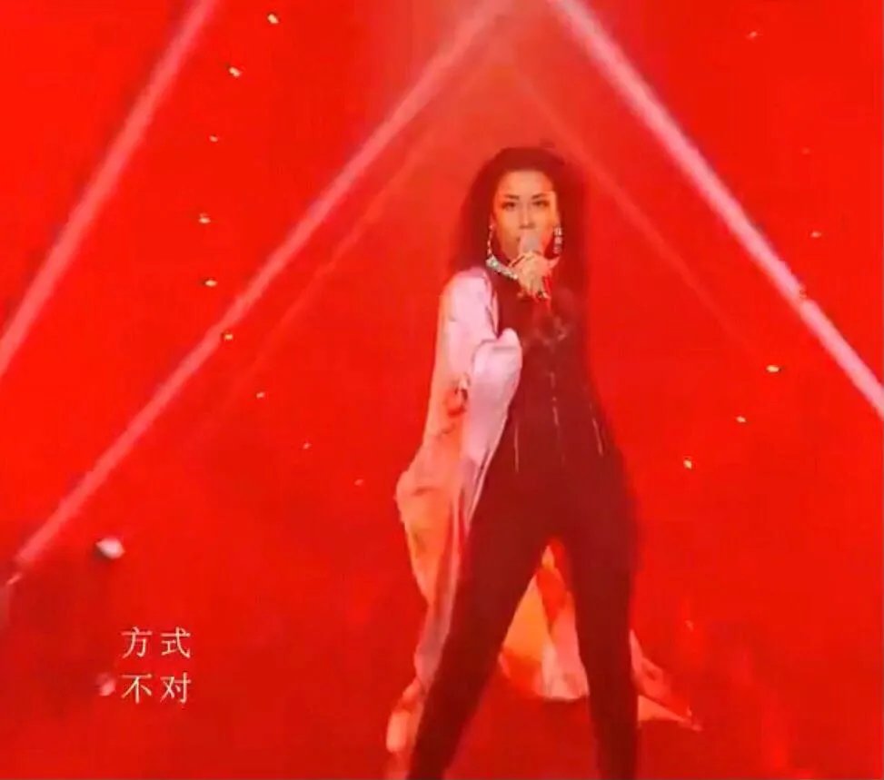 吉克隽逸《彩色的黑》