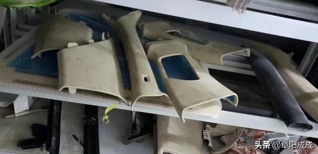 车子内饰如何翻新？