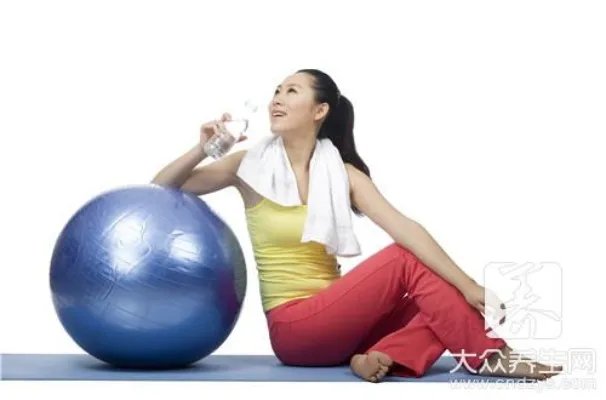 饭前饭后喝水到底好吗