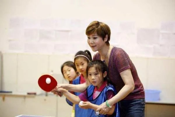 昔日乒乓球世界冠军曹燕华是什么水平的？