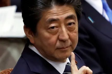 安倍晋三遇刺身亡，他对日本做出了怎样的贡献？