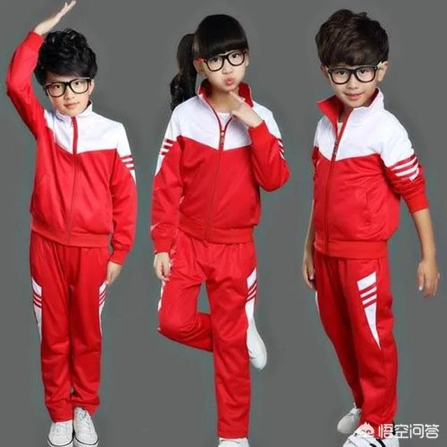 初中生13件校服收了2300元，你认为这样合适吗？