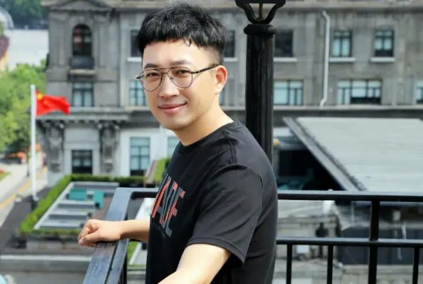 于正是谁？有什么代表作吗？