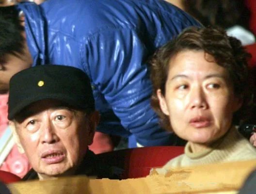 曝林志颖爸爸妈妈照片 祖孙三代长相神似