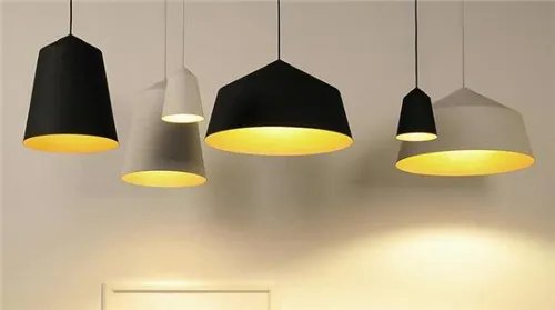 灯泡一闪一闪是什么原因