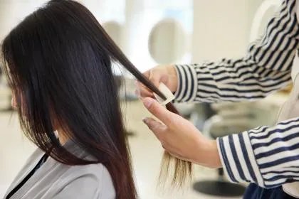 梦见别人给我梳头发