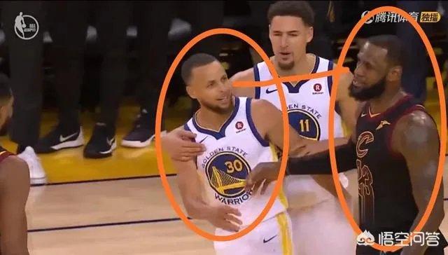 库里在总决赛第一场投压哨超远三分时，汤普森看上去比库里还紧张，怎么评价这种友谊？