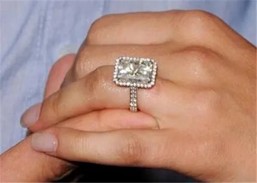 10克拉钻戒多少钱 十克拉钻石到底有多大