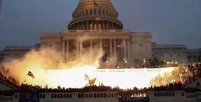 怎么看待在特朗普离职和拜登就职之日，美最高法院收到炸弹威胁呢？