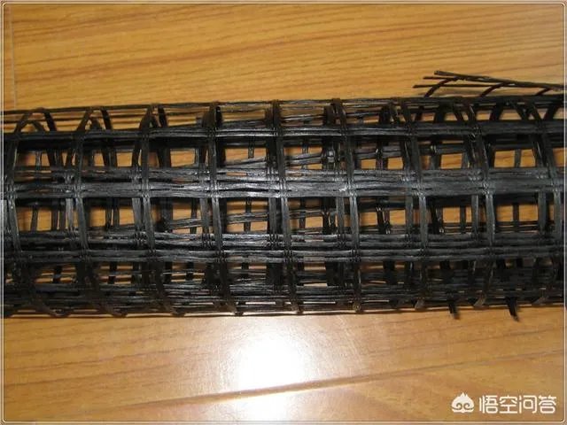 如何在路面铺设玻璃纤维土工格栅？