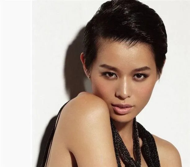 胡杏儿整容对比 前后照片惊人变化