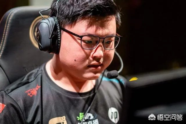 Uzi直播间再现神级自黑“害怕我去洗澡？”卷毛听得都一阵无语！你怎么看？