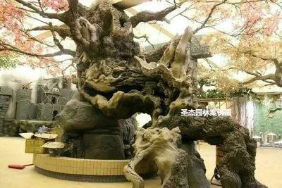 水泥浇灌的仿真树和玻璃钢仿真树有什么不一样？