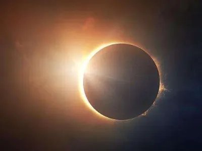 今天的日全食几点开始啊？？？