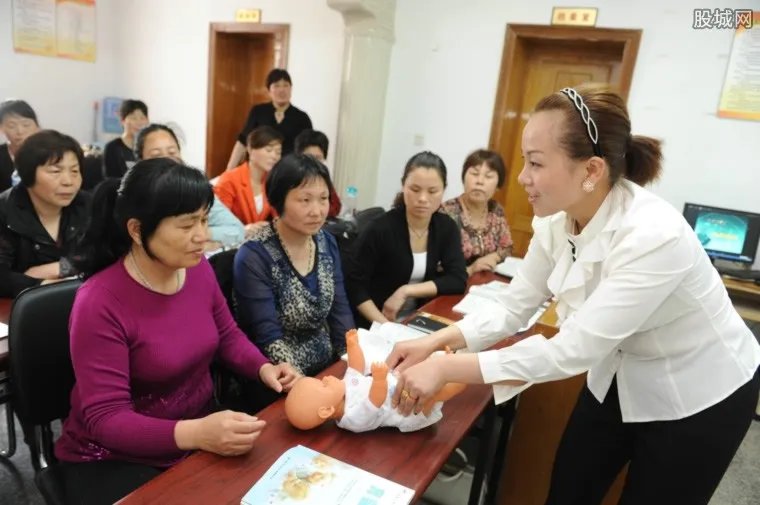 现在请一个月嫂多少钱 月嫂级别价格表