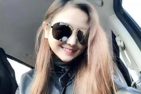 中国最美袖珍女孩身高1米35,富豪狂追她放言漂亮就好,如今怎样?