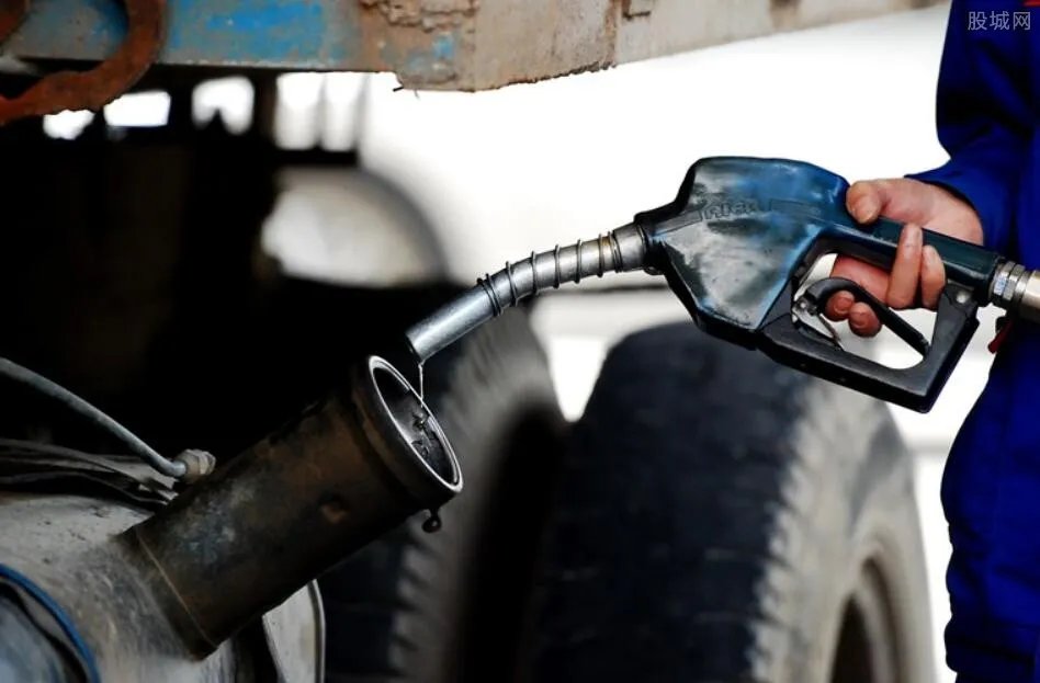 国内油价或将上调 今年油价为何一直涨