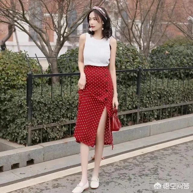 复古的波点裙怎么搭配才好看？