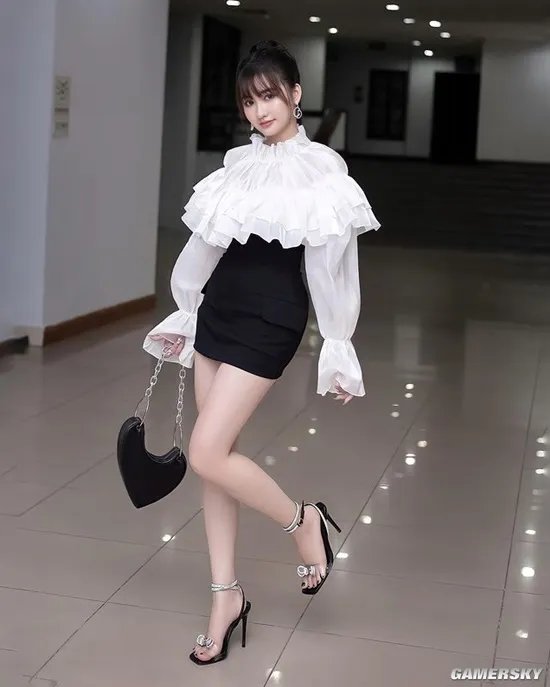 可爱风嫩模兼具好身材 00后越南Tiktok第一正妹