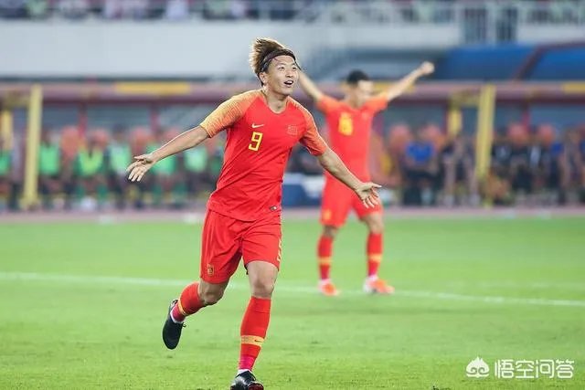 国足最新一期大名单出炉，锋线上有三名中锋，艾克森会再一次被安排到边路位置上吗？