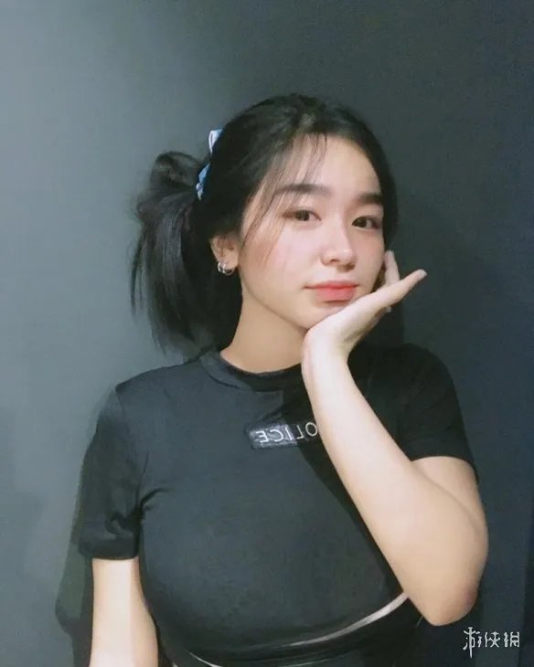 雪白浑圆弧度超饱满一手难以掌控！肉感越南嫩妹图赏