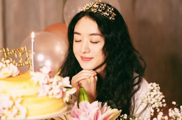 赵丽颖33岁生日，冯绍峰祝福瞬间被淹没，这到底是怎么回事？