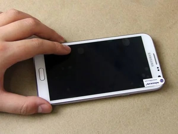 手机贴膜怎么贴？