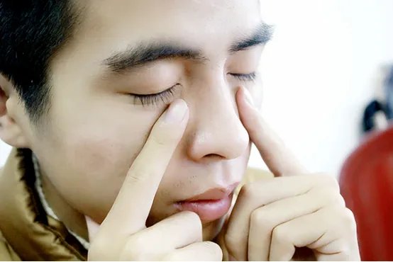 眼部按摩手法是什么