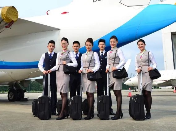 机长与乘务长飞机上互殴，航空公司是如何处罚的？