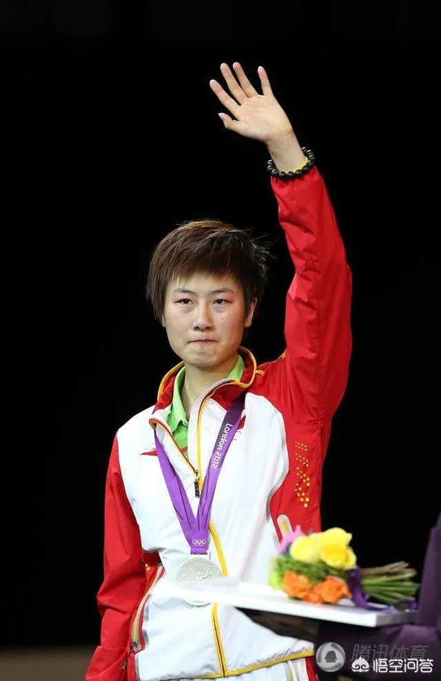 世乒赛刘诗雯4-2逆转丁宁晋级决赛，如何评价两人的表现？