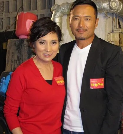 苗侨伟老婆现在的照片曝光 网曝戚美珍曾当街大哭