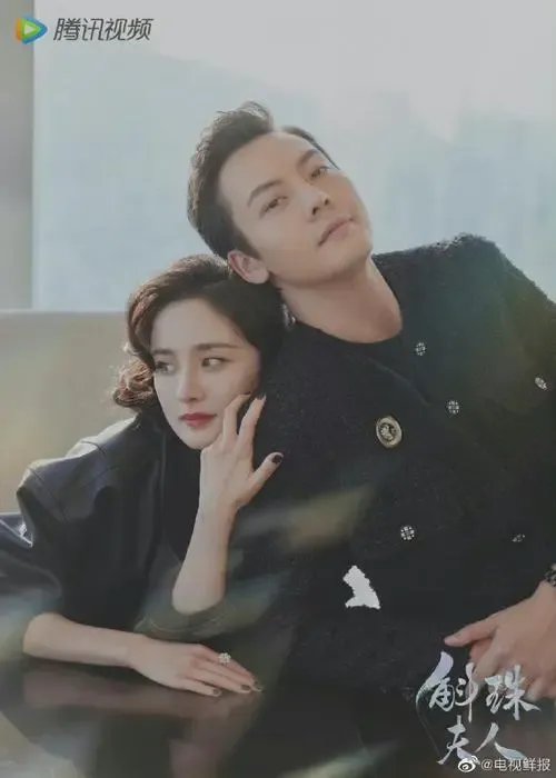 杨幂晒陈伟霆的绝美睡颜照，你觉得陈伟霆长得帅吗？