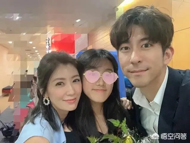贾静雯与前夫再次同框，还发微博晒图，不知修杰楷此刻心情如何？