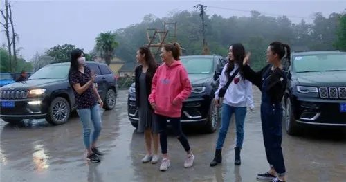 吴尊老婆首露面  颜值遭网友炮轰，吴尊却视她如宝！