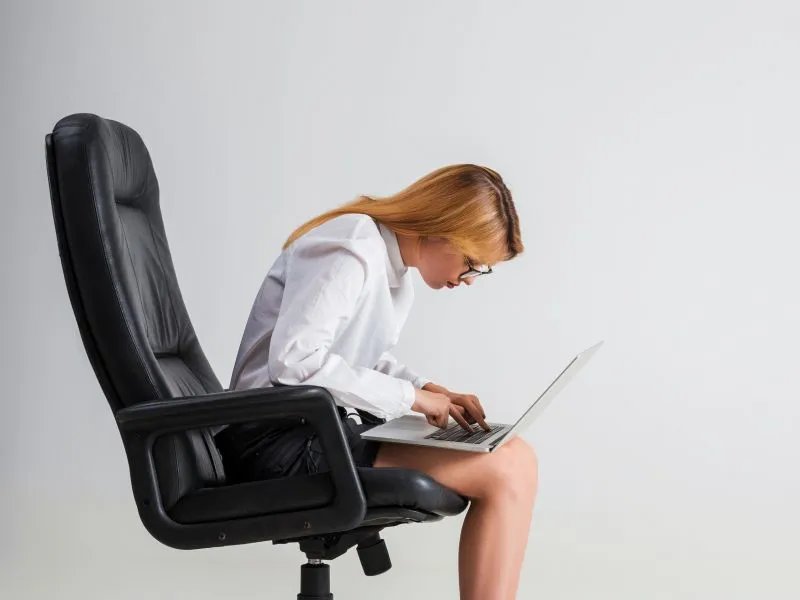 驼背成年后还能矫正吗