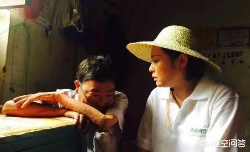 袁立做慈善微博晒图，被骂到处张扬吸眼球，做慈善就应该低调吗？