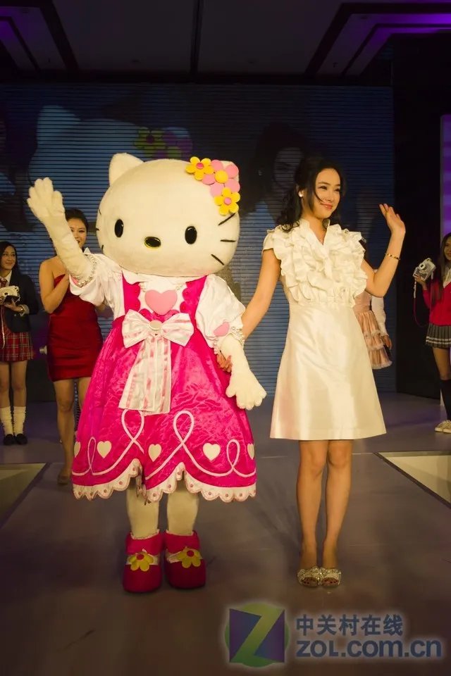 超萌美女真人秀 富士发布会模特展示图赏