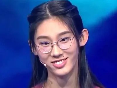 《中国诗词大会》历届冠军都有谁?