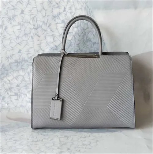 都宝路是名牌吗 名牌包如何保养