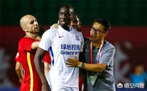 一方与上港一战，秦升与石柯发生冲突，石柯飙国骂，秦升使出英文对骂，你怎么看？