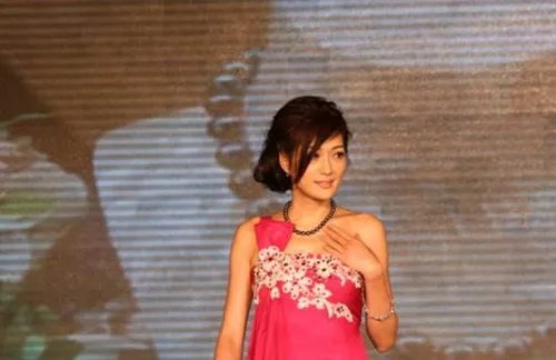 黑珍珠项链一般多少钱  戴珍珠项链有什么好处