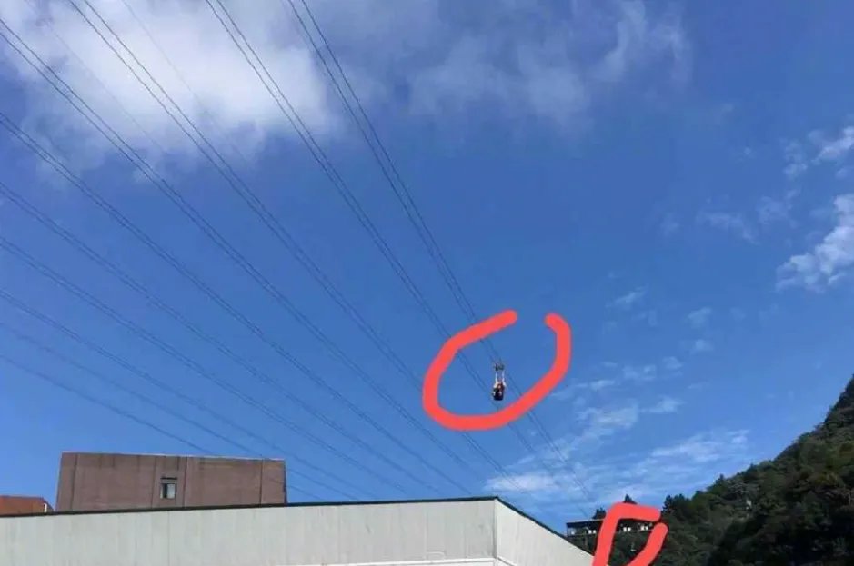 重庆高空索道坠落女子死亡，该景区是否该负全责？